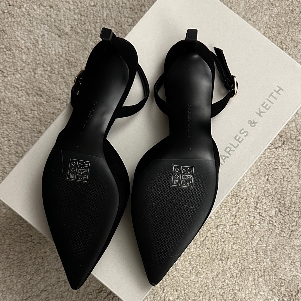 Charles & Keith Black Pointed Heels - Picture 4 of 4